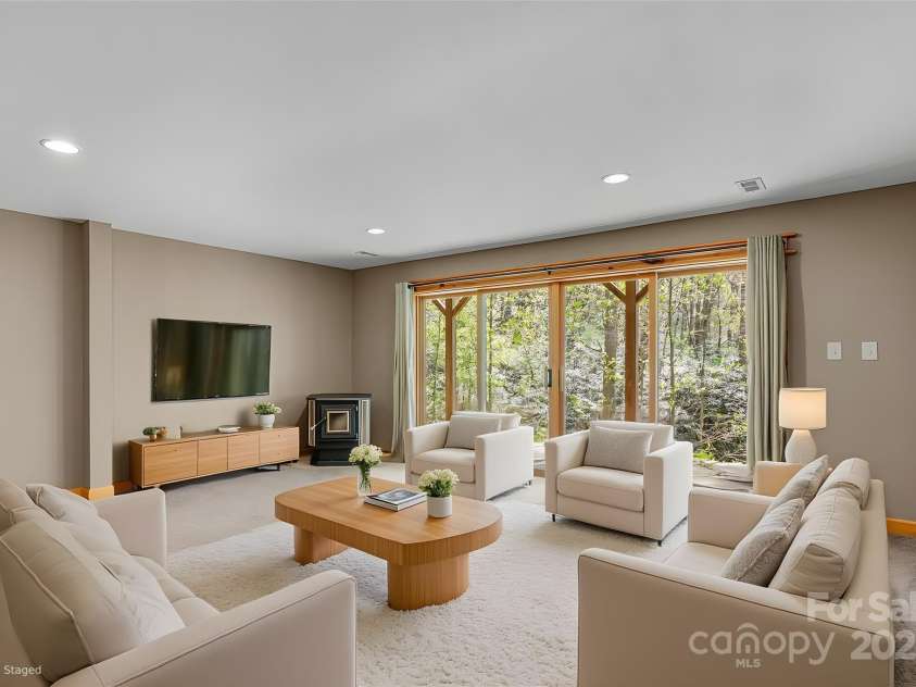 32 Indian Knob Road, Asheville, NC 28803.  MLS# CAR4246134, YatesRealty ID 8521. Virtually Staged