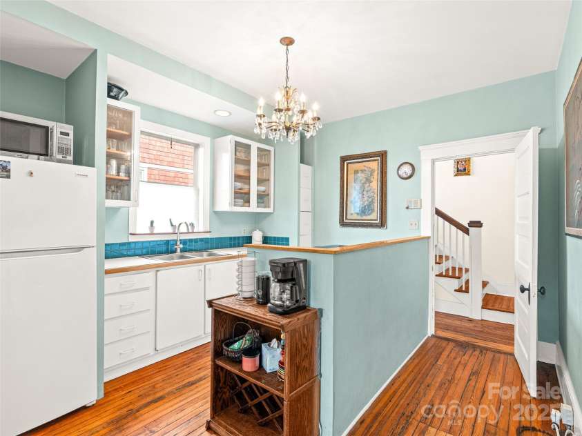12 Bearden Avenue, Asheville, NC 28801.  MLS# CAR4331679, YatesRealty ID 8522. 