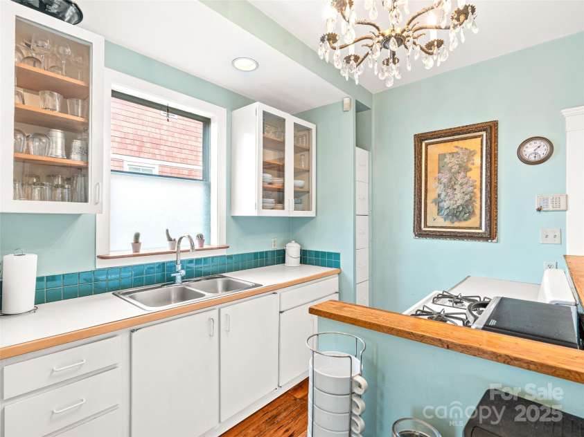 12 Bearden Avenue, Asheville, NC 28801.  MLS# CAR4331679, YatesRealty ID 8522. 