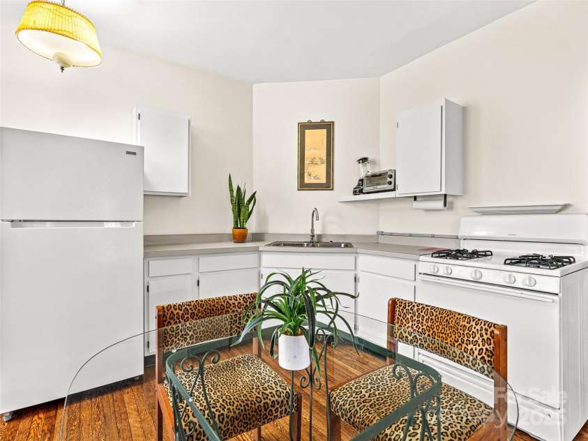 12 Bearden Avenue, Asheville, NC 28801.  MLS# CAR4331679, YatesRealty ID 8522. Unit #1 kitchen