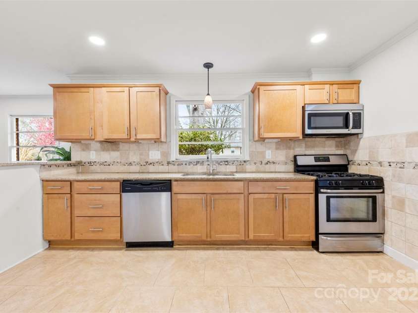 3918 Woodgreen Terrace, Charlotte, NC 28205.  MLS# CAR4250776, YatesRealty ID 8523. 