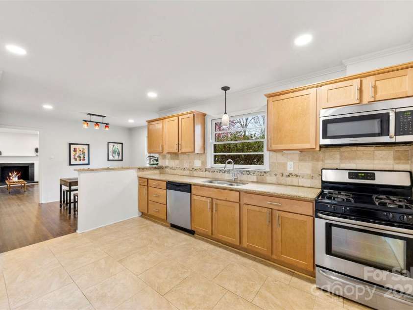 3918 Woodgreen Terrace, Charlotte, NC 28205.  MLS# CAR4250776, YatesRealty ID 8523. 