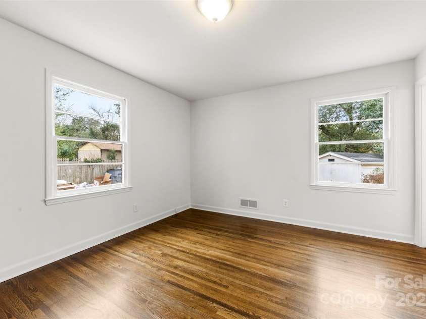3918 Woodgreen Terrace, Charlotte, NC 28205.  MLS# CAR4250776, YatesRealty ID 8523. 