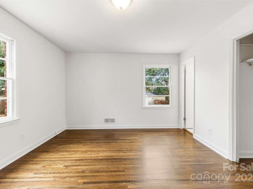 3918 Woodgreen Terrace, Charlotte, NC 28205.  MLS# CAR4250776, YatesRealty ID 8523. 
