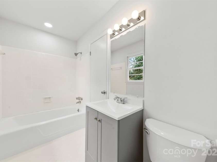3918 Woodgreen Terrace, Charlotte, NC 28205.  MLS# CAR4250776, YatesRealty ID 8523. 