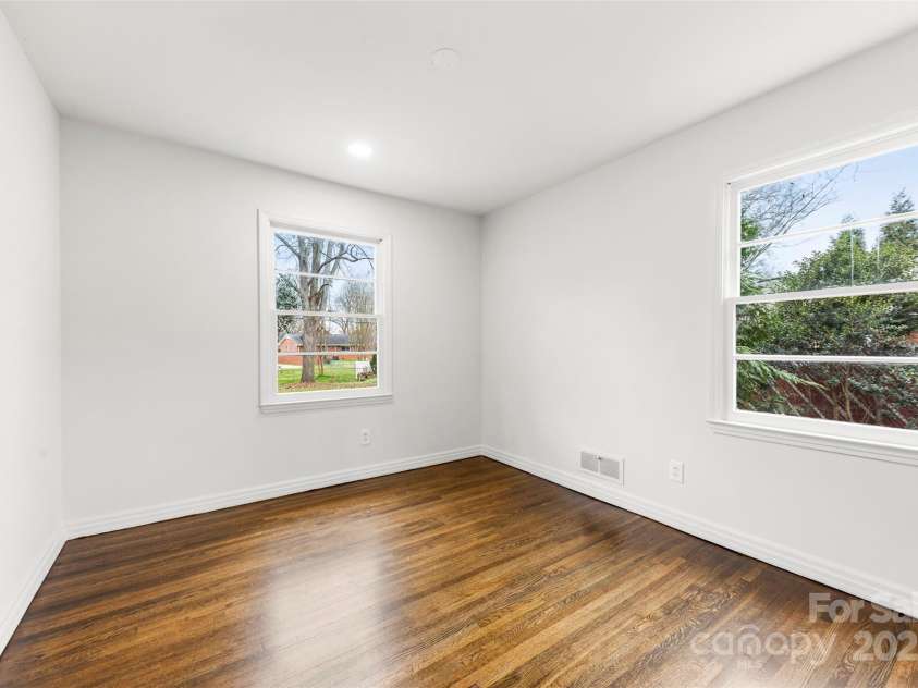 3918 Woodgreen Terrace, Charlotte, NC 28205.  MLS# CAR4250776, YatesRealty ID 8523. 