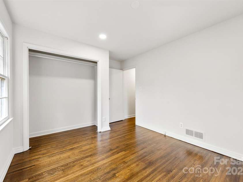 3918 Woodgreen Terrace, Charlotte, NC 28205.  MLS# CAR4250776, YatesRealty ID 8523. 