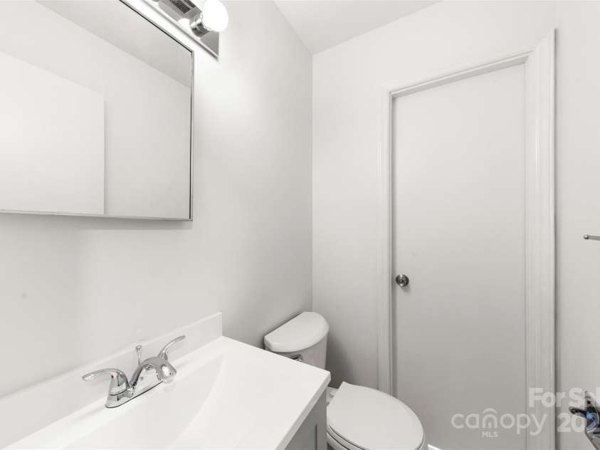 3918 Woodgreen Terrace, Charlotte, NC 28205.  MLS# CAR4250776, YatesRealty ID 8523. 