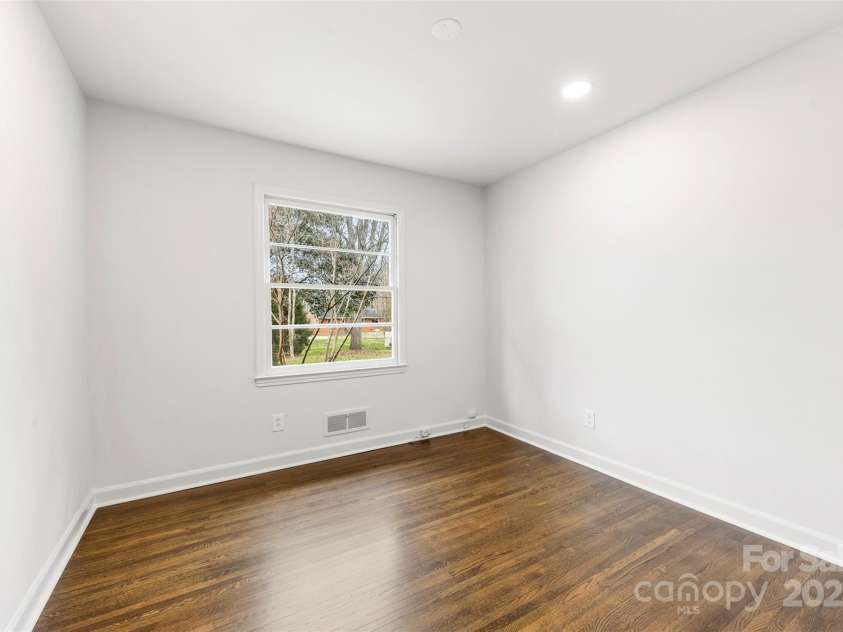 3918 Woodgreen Terrace, Charlotte, NC 28205.  MLS# CAR4250776, YatesRealty ID 8523. 