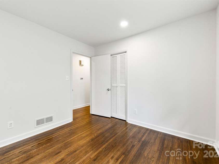 3918 Woodgreen Terrace, Charlotte, NC 28205.  MLS# CAR4250776, YatesRealty ID 8523. 