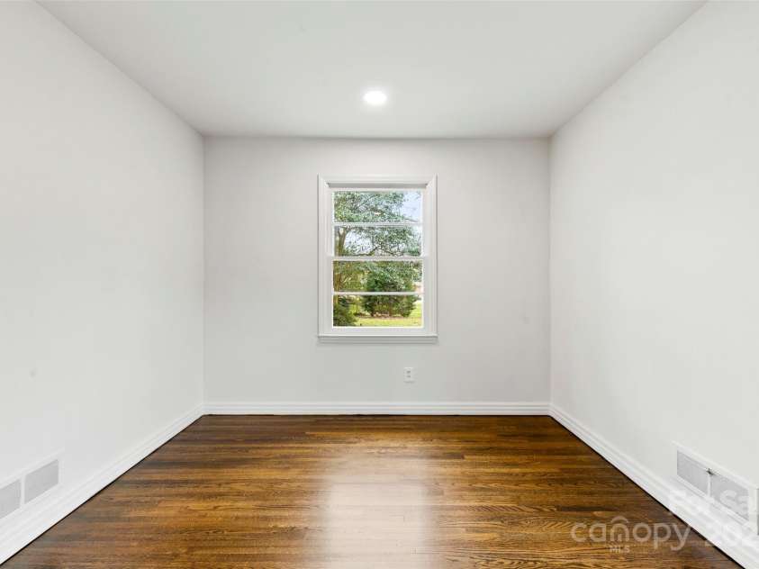 3918 Woodgreen Terrace, Charlotte, NC 28205.  MLS# CAR4250776, YatesRealty ID 8523. 