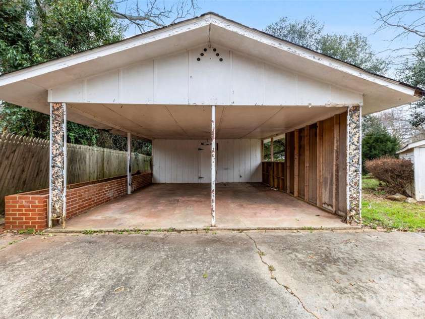 3918 Woodgreen Terrace, Charlotte, NC 28205.  MLS# CAR4250776, YatesRealty ID 8523. 