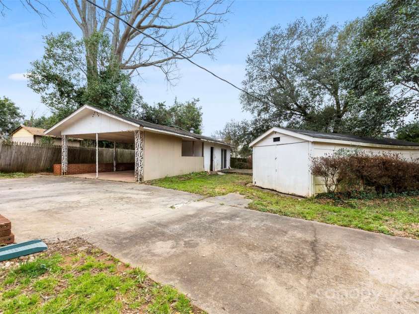 3918 Woodgreen Terrace, Charlotte, NC 28205.  MLS# CAR4250776, YatesRealty ID 8523. 
