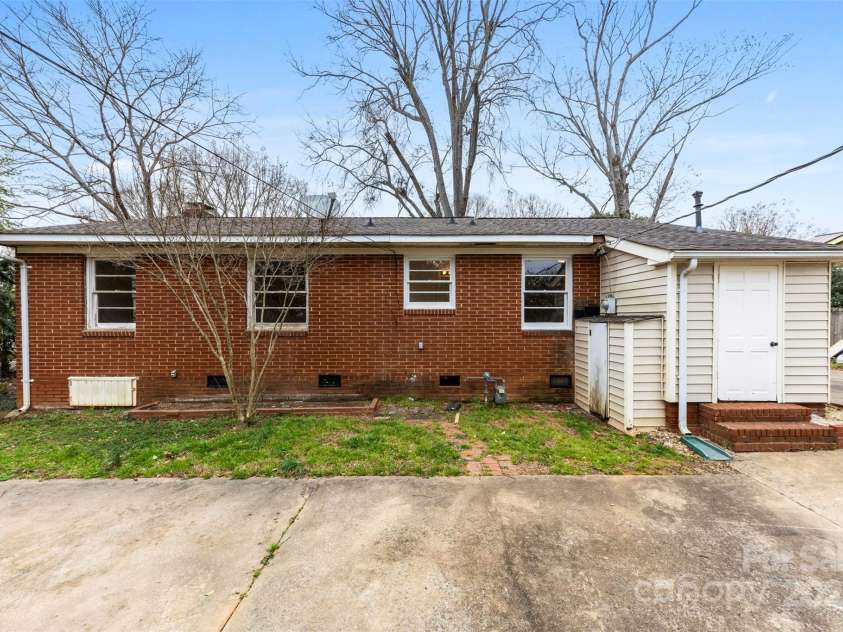 3918 Woodgreen Terrace, Charlotte, NC 28205.  MLS# CAR4250776, YatesRealty ID 8523. 