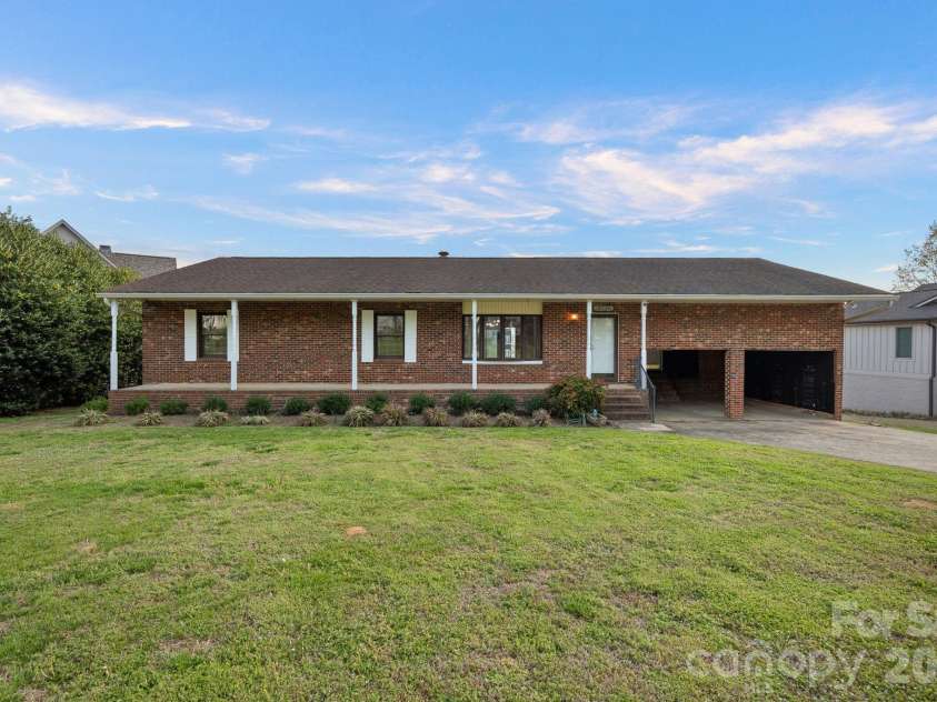 18726 Bluff Point Road, Cornelius, NC 28031.  MLS# CAR4352211, YatesRealty ID 8525. 