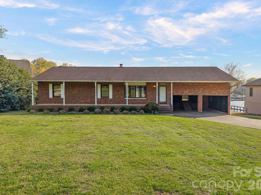18726 Bluff Point Road, Cornelius, NC 28031.  MLS# CAR4352211, YatesRealty ID 8525. 