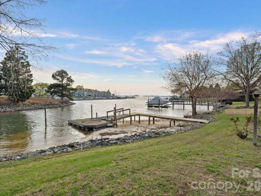 18726 Bluff Point Road, Cornelius, NC 28031.  MLS# CAR4352211, YatesRealty ID 8525. 