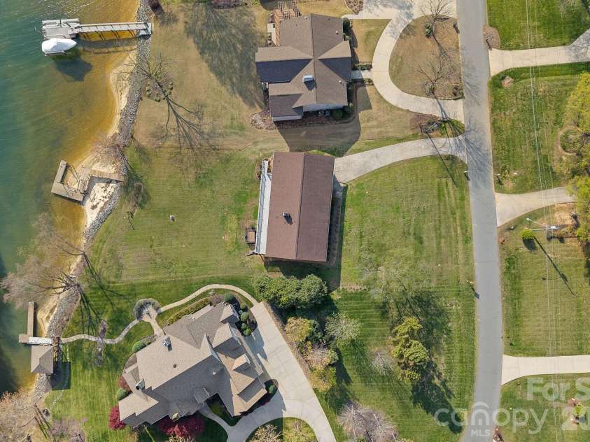 18726 Bluff Point Road, Cornelius, NC 28031.  MLS# CAR4352211, YatesRealty ID 8525. 