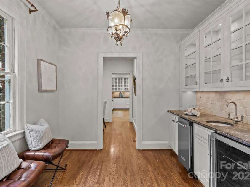 1949 Wendover Road, Charlotte, NC 28211.  MLS# CAR4250207, YatesRealty ID 8525. 