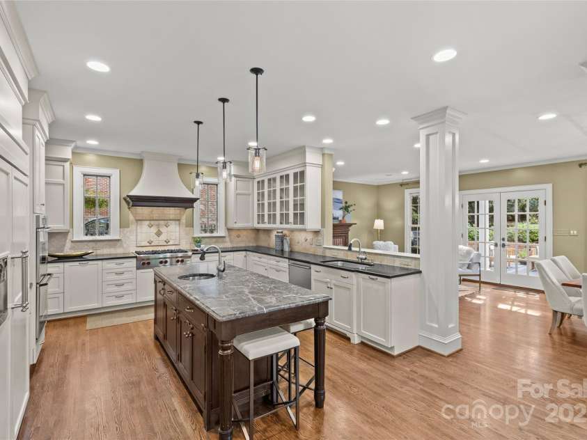 1949 Wendover Road, Charlotte, NC 28211.  MLS# CAR4250207, YatesRealty ID 8525. 