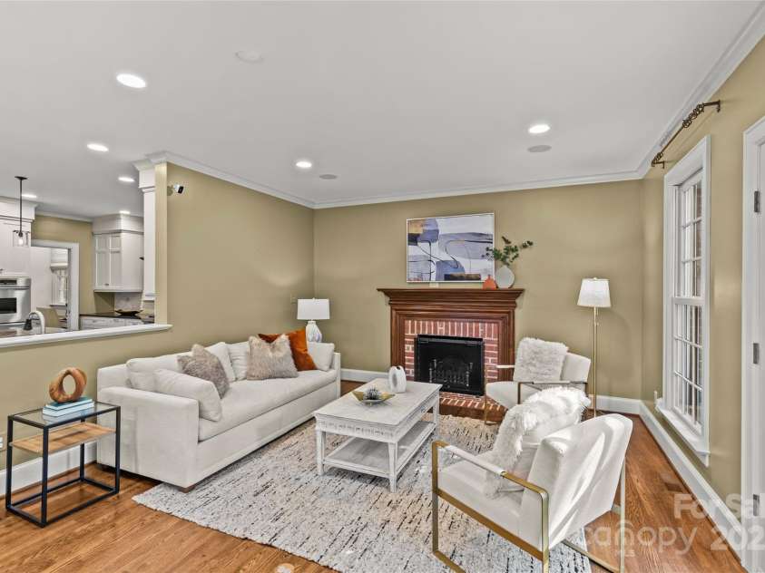 1949 Wendover Road, Charlotte, NC 28211.  MLS# CAR4250207, YatesRealty ID 8525. 