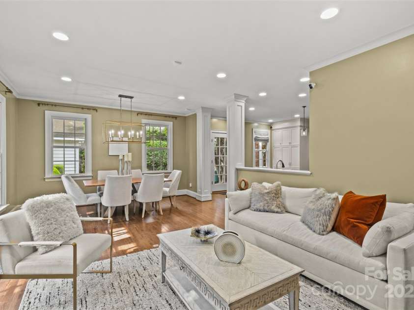 1949 Wendover Road, Charlotte, NC 28211.  MLS# CAR4250207, YatesRealty ID 8525. 
