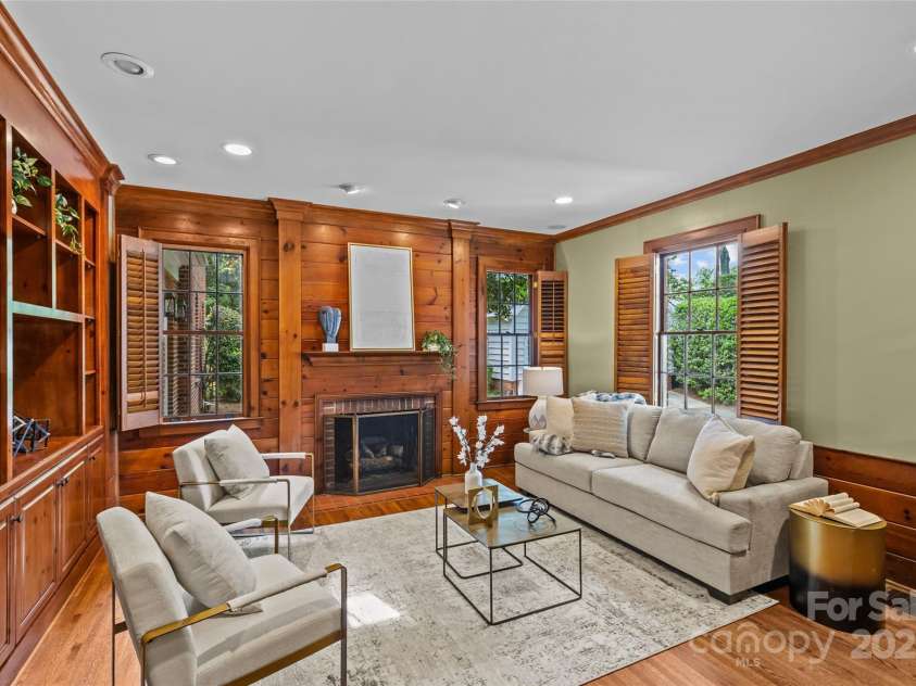 1949 Wendover Road, Charlotte, NC 28211.  MLS# CAR4250207, YatesRealty ID 8525. 