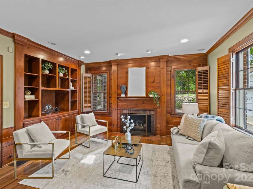 1949 Wendover Road, Charlotte, NC 28211.  MLS# CAR4250207, YatesRealty ID 8525. 