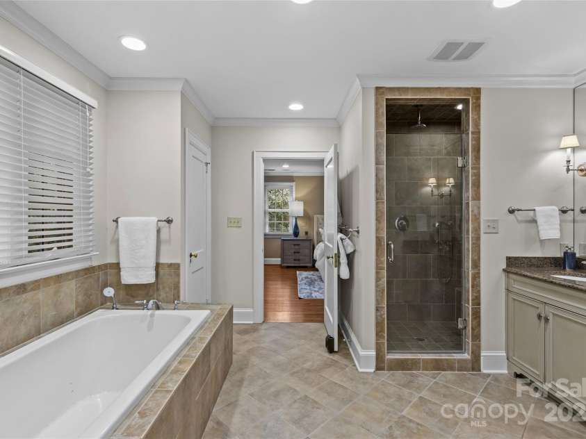 1949 Wendover Road, Charlotte, NC 28211.  MLS# CAR4250207, YatesRealty ID 8525. 