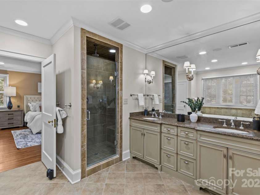 1949 Wendover Road, Charlotte, NC 28211.  MLS# CAR4250207, YatesRealty ID 8525. 