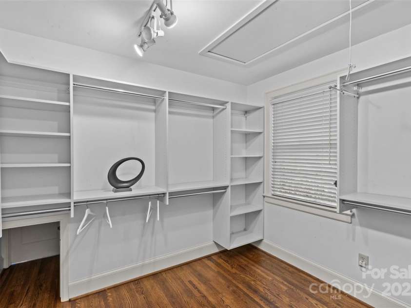 1949 Wendover Road, Charlotte, NC 28211.  MLS# CAR4250207, YatesRealty ID 8525. 