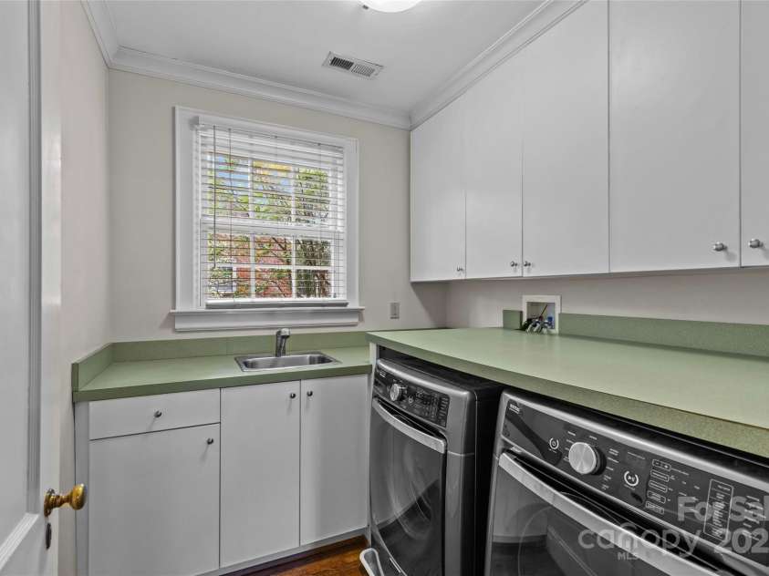1949 Wendover Road, Charlotte, NC 28211.  MLS# CAR4250207, YatesRealty ID 8525. 