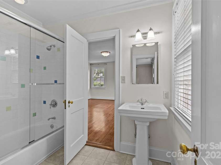 1949 Wendover Road, Charlotte, NC 28211.  MLS# CAR4250207, YatesRealty ID 8525. 
