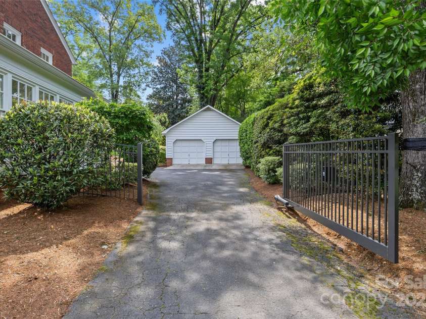 1949 Wendover Road, Charlotte, NC 28211.  MLS# CAR4250207, YatesRealty ID 8525. 