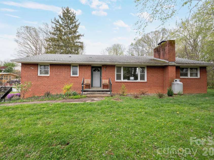 19 Wentworth Avenue, Asheville, NC 28803.  MLS# CAR4361952, YatesRealty ID 8527. 