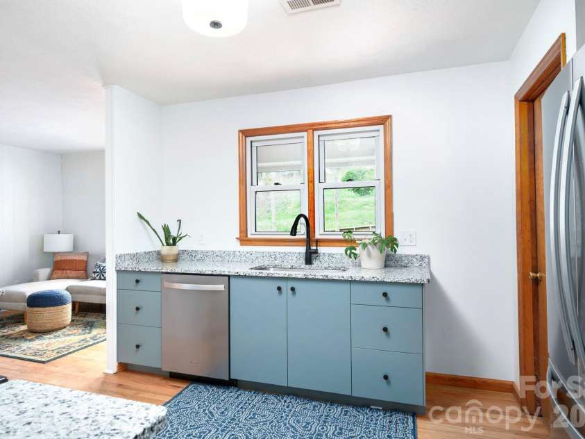 19 Wentworth Avenue, Asheville, NC 28803.  MLS# CAR4361952, YatesRealty ID 8527. 