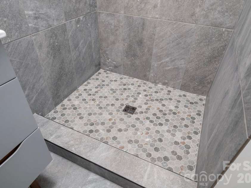 19 Wentworth Avenue, Asheville, NC 28803.  MLS# CAR4361952, YatesRealty ID 8527. 