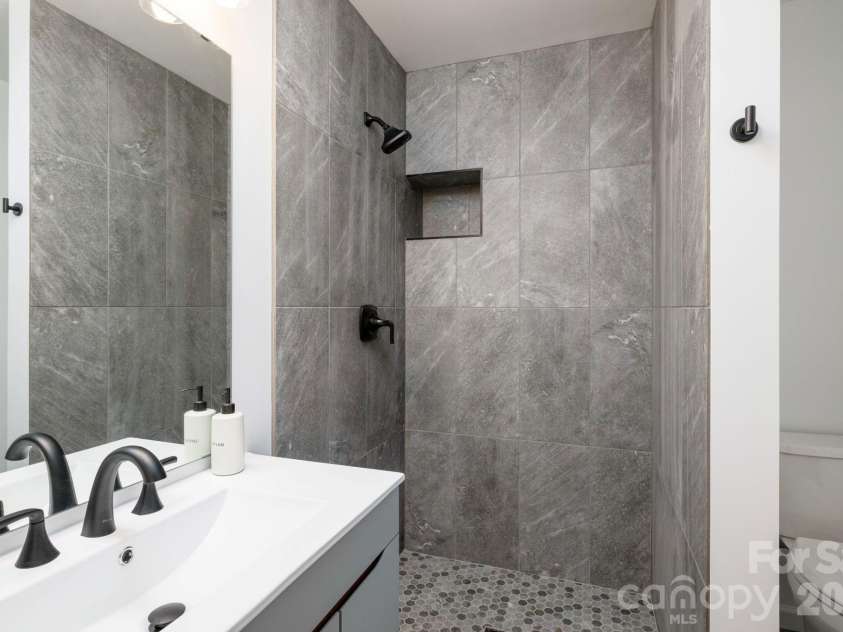 19 Wentworth Avenue, Asheville, NC 28803.  MLS# CAR4361952, YatesRealty ID 8527. 