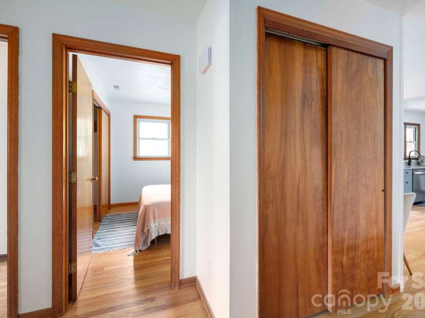 19 Wentworth Avenue, Asheville, NC 28803.  MLS# CAR4361952, YatesRealty ID 8527. 