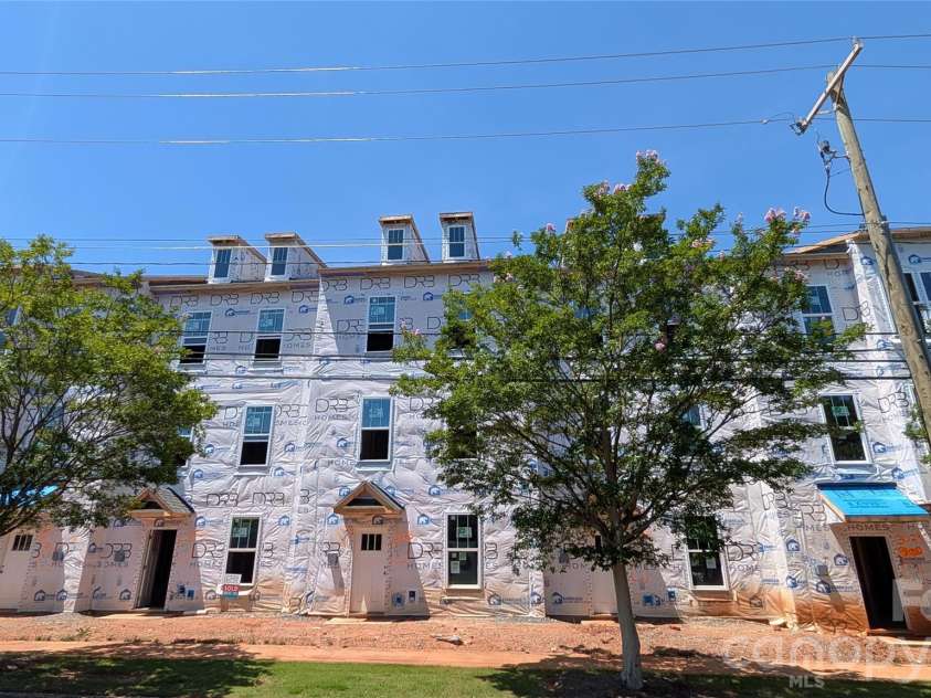 3025 Rozzelles Ferry Road, Charlotte, NC 28208.  MLS# CAR4340819, YatesRealty ID 8528. 