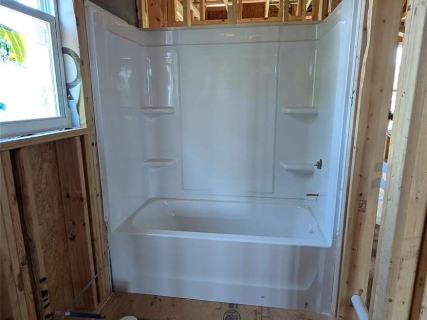 3025 Rozzelles Ferry Road, Charlotte, NC 28208.  MLS# CAR4340819, YatesRealty ID 8528. Secondary Bathroom