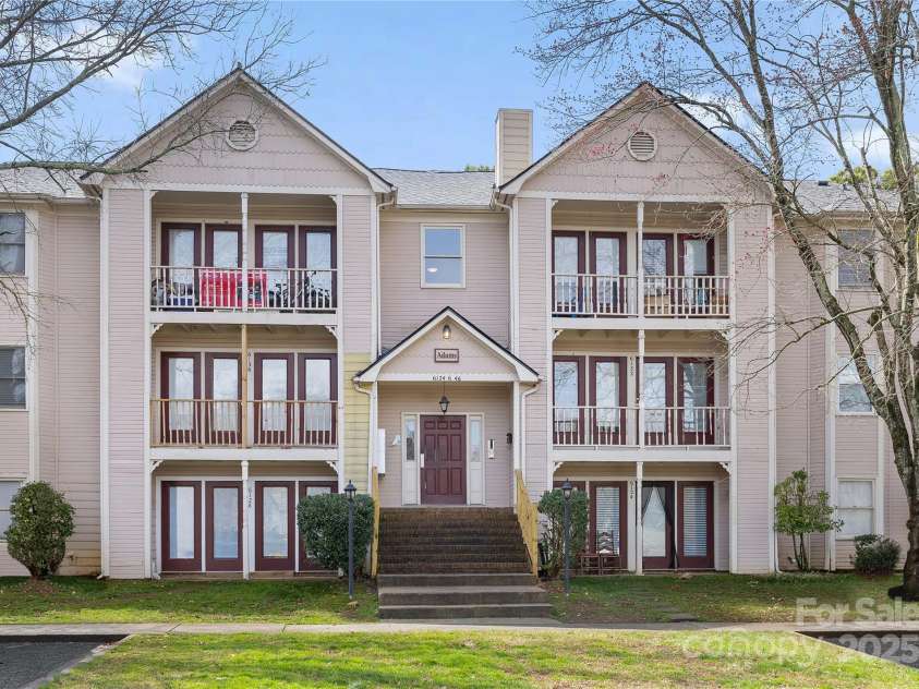 6142 Meadow Rose Lane, Charlotte, NC 28215.  MLS# CAR4232587, YatesRealty ID 8528. 