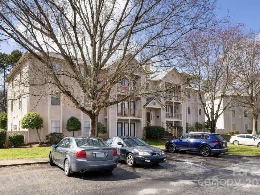 6142 Meadow Rose Lane, Charlotte, NC 28215.  MLS# CAR4232587, YatesRealty ID 8528. 