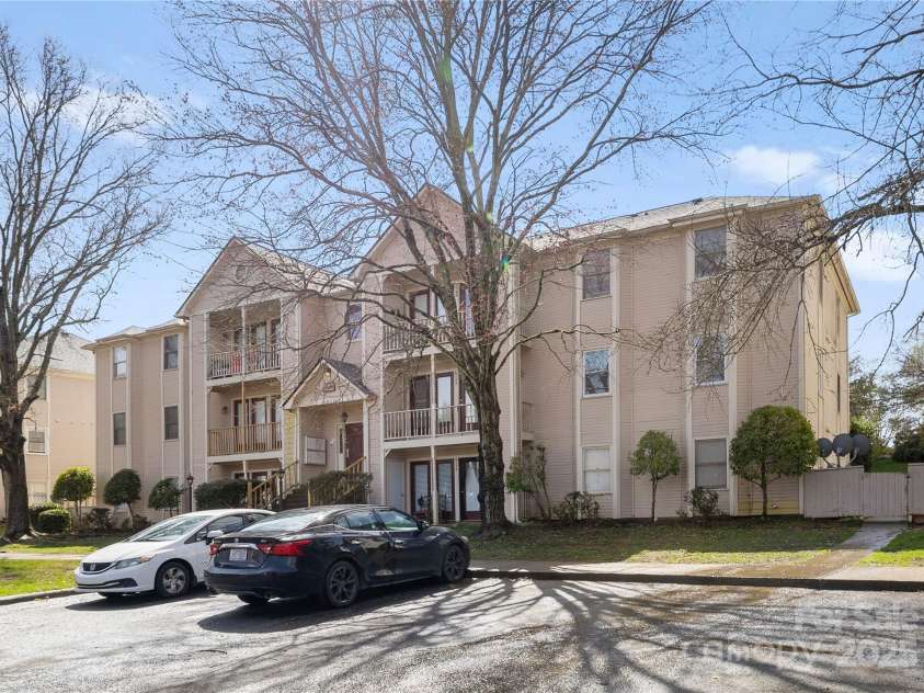 6142 Meadow Rose Lane, Charlotte, NC 28215.  MLS# CAR4232587, YatesRealty ID 8528. 