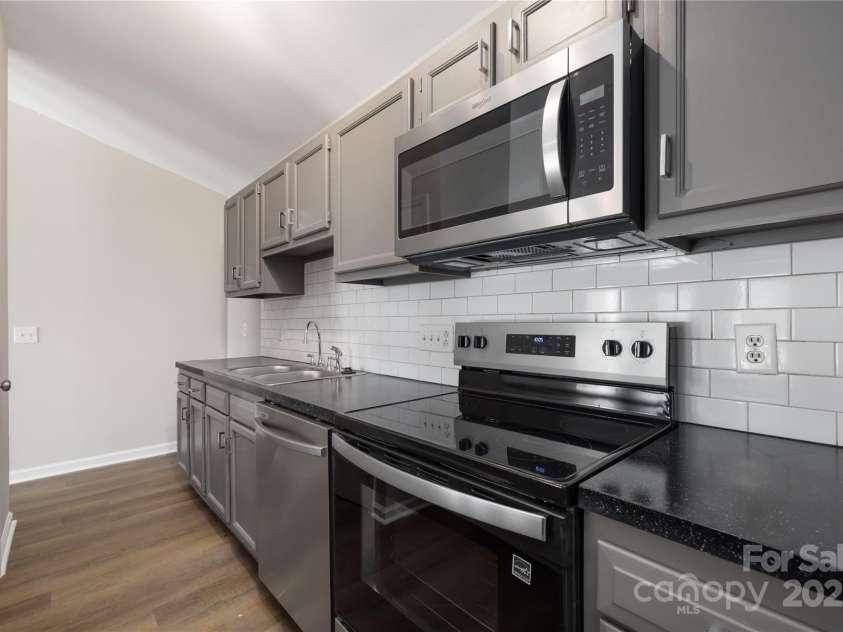 6142 Meadow Rose Lane, Charlotte, NC 28215.  MLS# CAR4232587, YatesRealty ID 8528. 