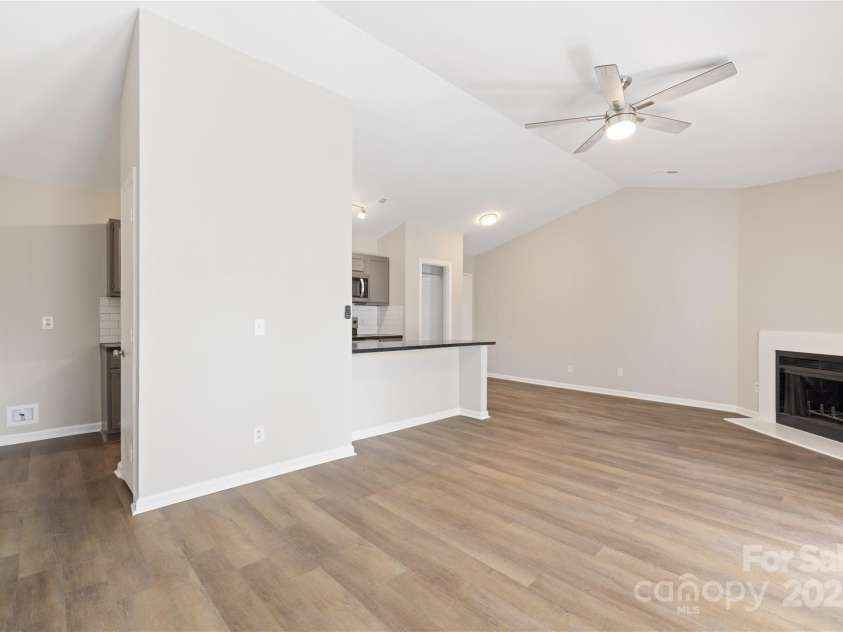 6142 Meadow Rose Lane, Charlotte, NC 28215.  MLS# CAR4232587, YatesRealty ID 8528. 