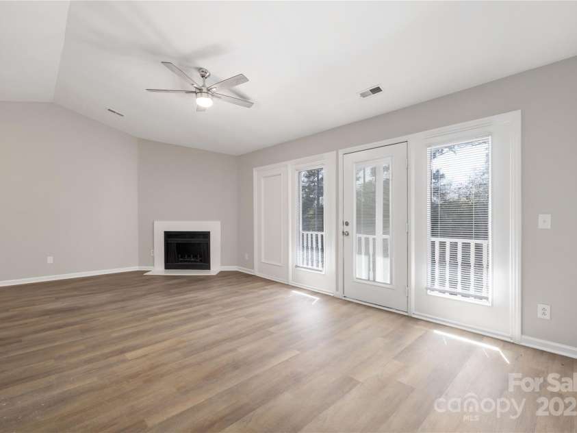 6142 Meadow Rose Lane, Charlotte, NC 28215.  MLS# CAR4232587, YatesRealty ID 8528. 