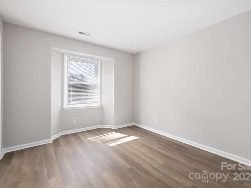 6142 Meadow Rose Lane, Charlotte, NC 28215.  MLS# CAR4232587, YatesRealty ID 8528. 