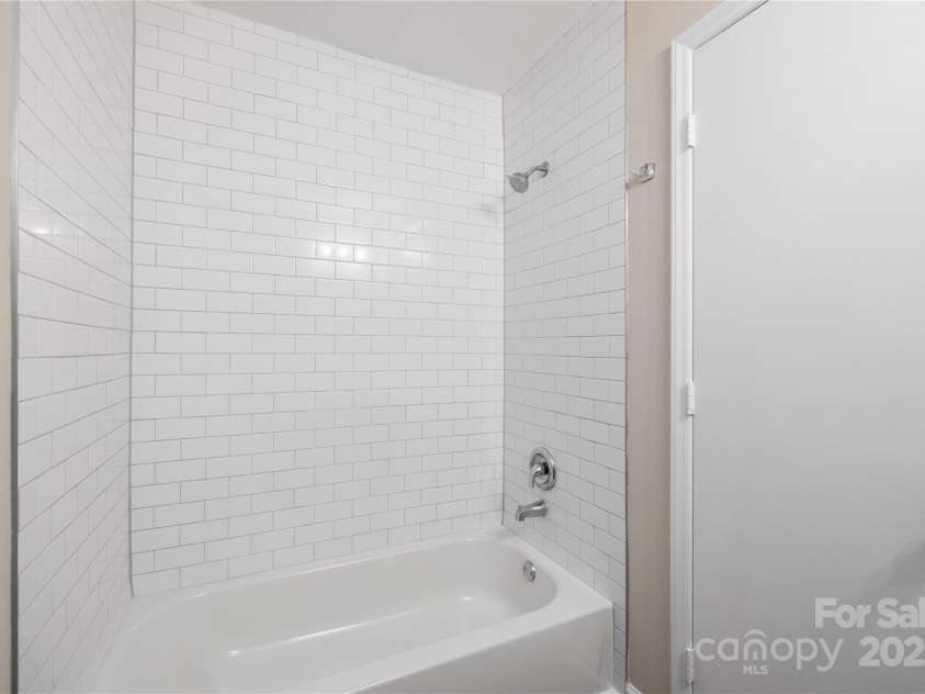 6142 Meadow Rose Lane, Charlotte, NC 28215.  MLS# CAR4232587, YatesRealty ID 8528. 