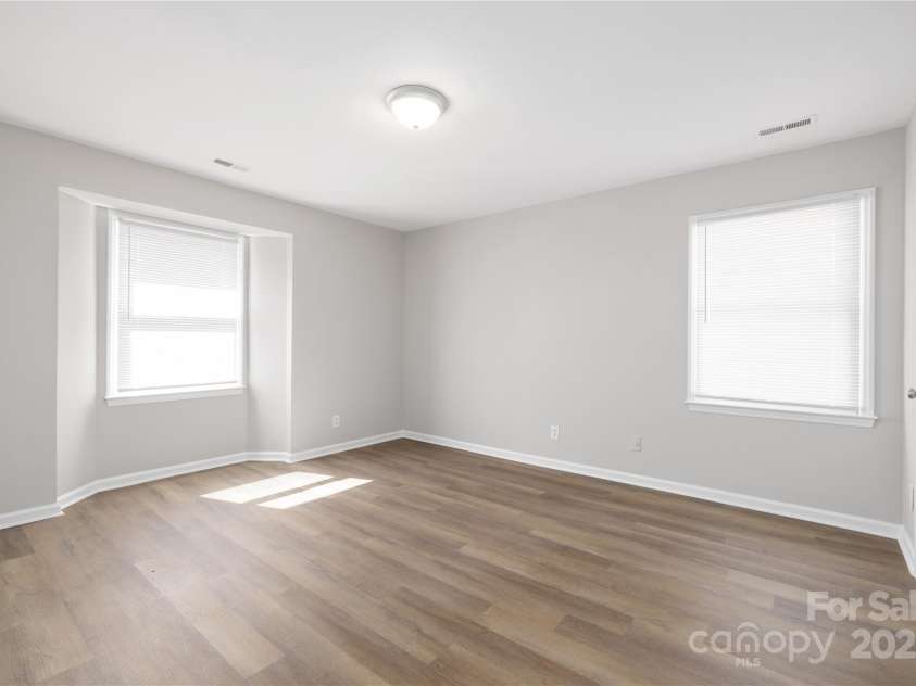 6142 Meadow Rose Lane, Charlotte, NC 28215.  MLS# CAR4232587, YatesRealty ID 8528. 